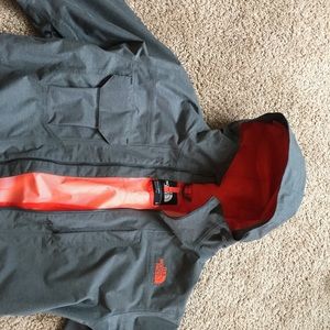⭐️Men’s L The North Face Rain Jacket⭐️